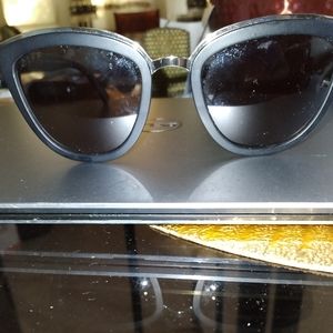 DIFF NWOT Black and Silver Sunglasses 🕶 😎